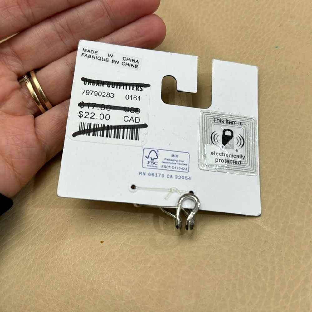 Urban Outfitters Silver Abstract Ear Cuff Earring - Picture 3 of 3